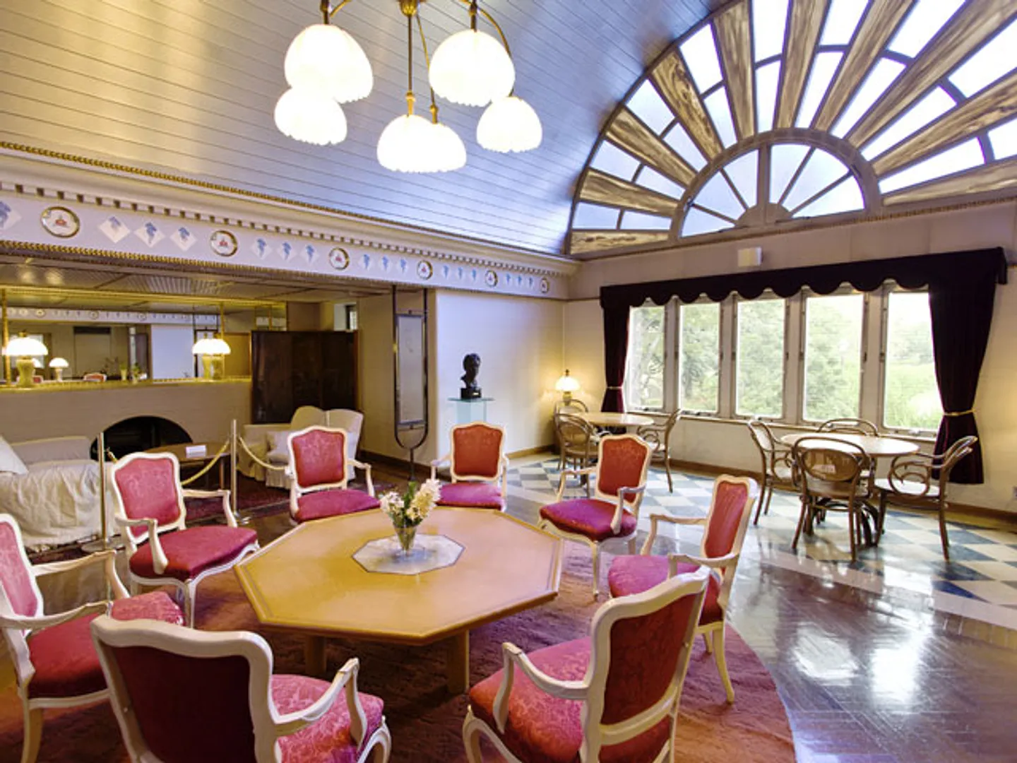 ゆったりくつろぐことができるサロン