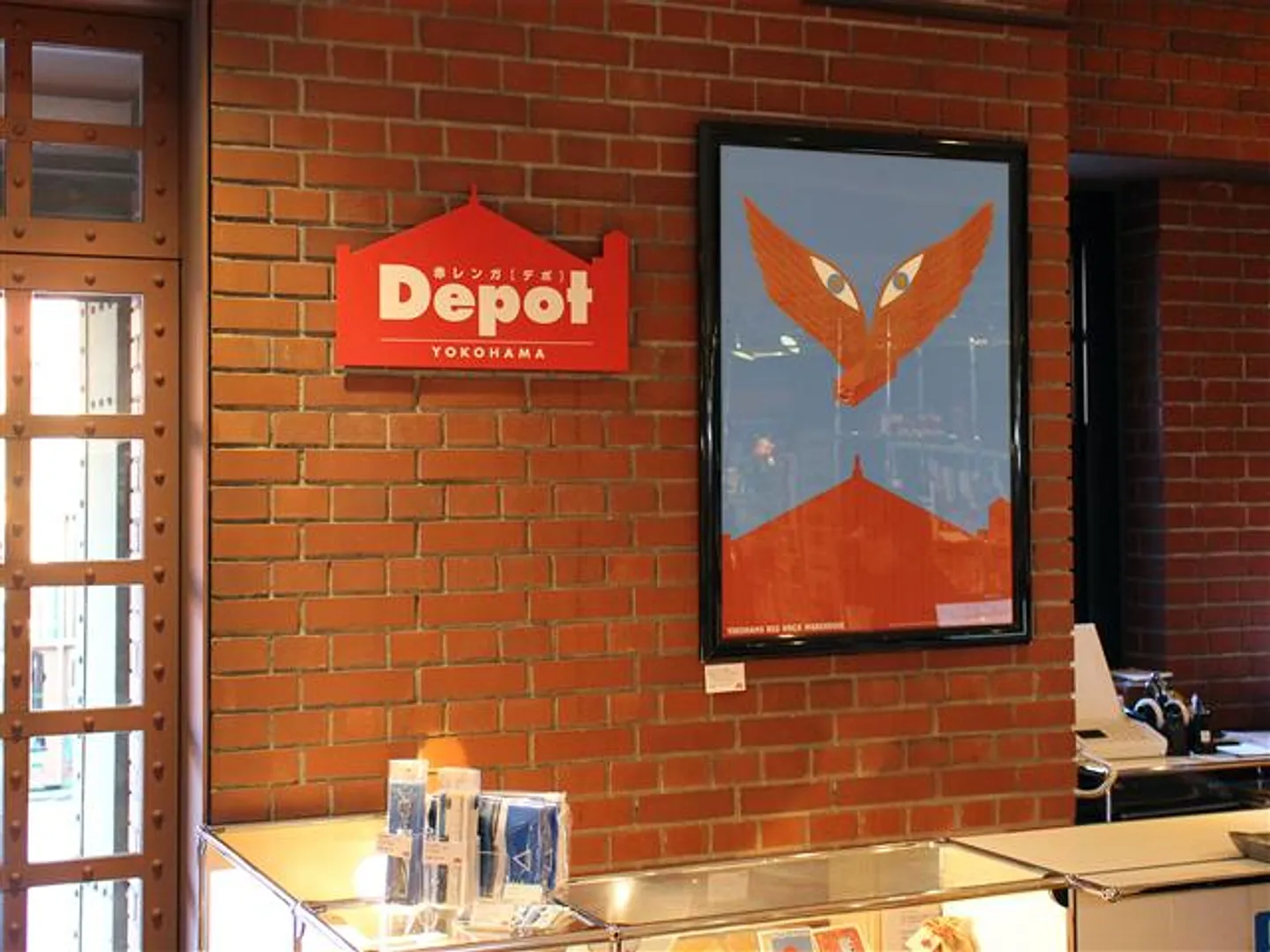 赤レンガならではのグッズがたくさん