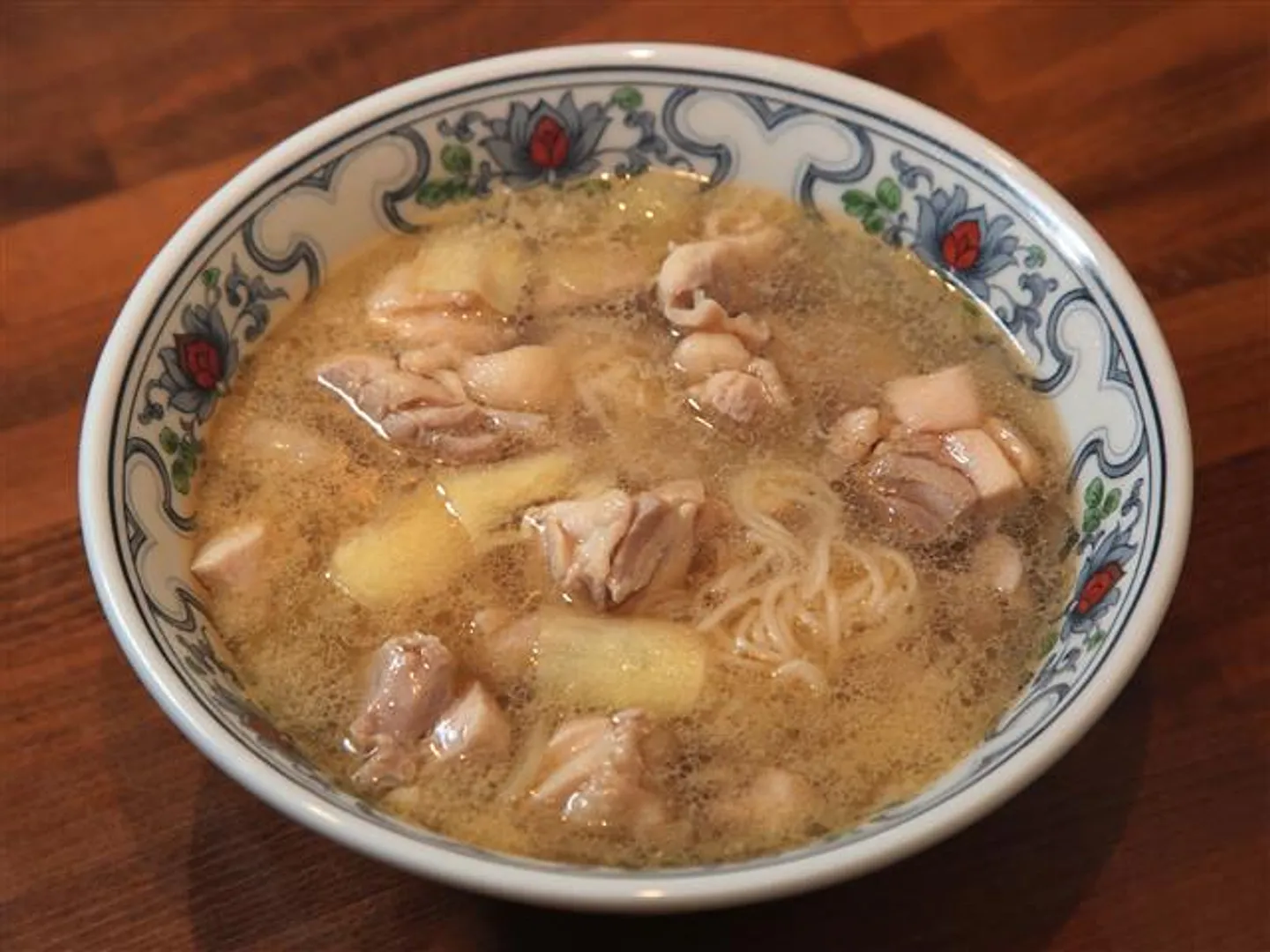 思わず飲み干す鶏の旨味と生姜の深い味わい 麻油鶏素麺