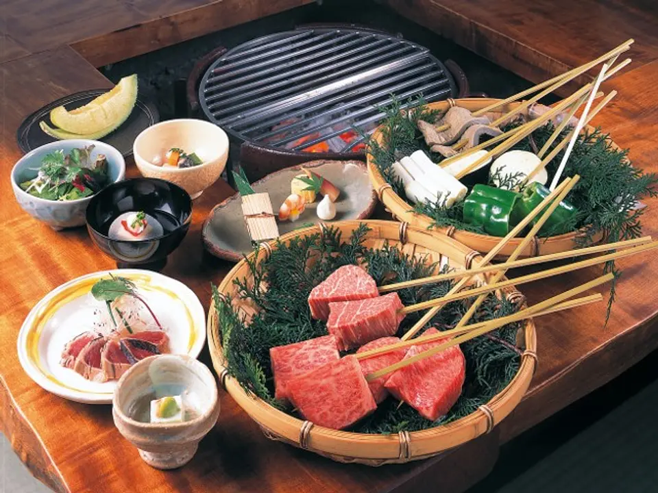 炭焼ステーキコース。炭火で焼いた最高級黒毛和牛は格別に美味