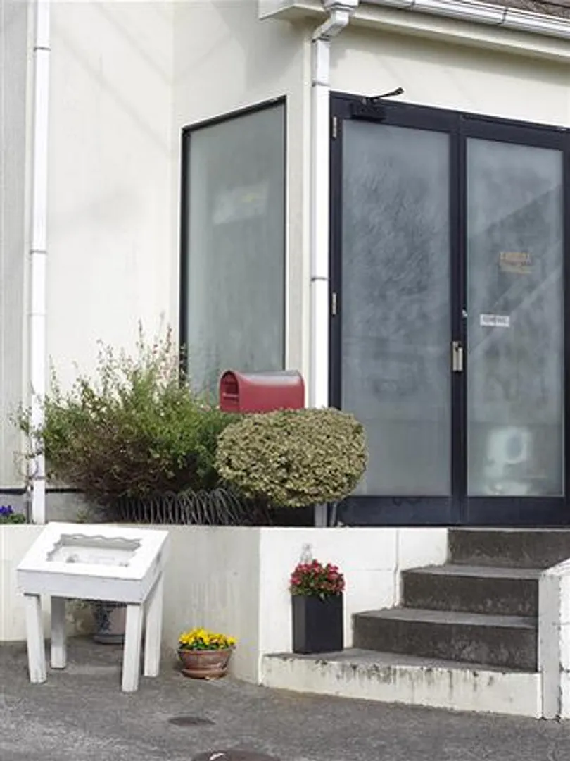 ステンドグラス教室も併設。気軽に立ち寄れる