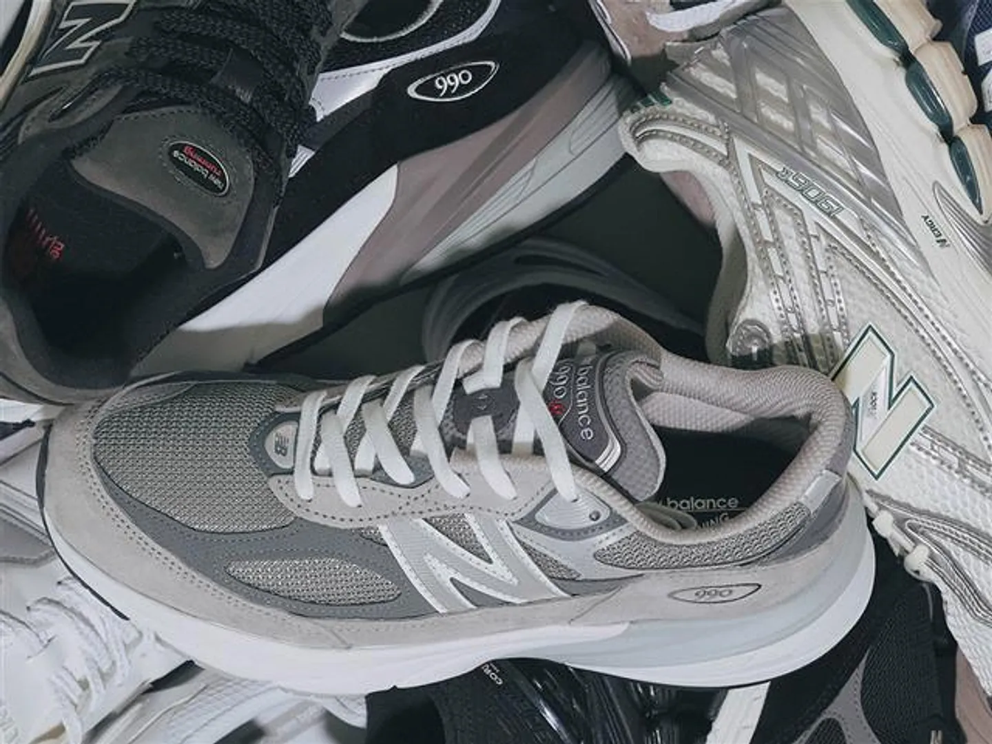 NEW BALANCE、SALOMONなど豊富なスニーカー