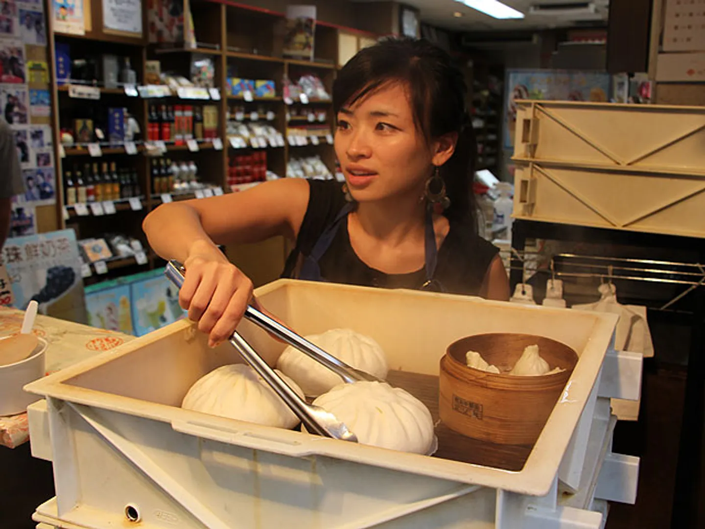 土産にも最適な元祖フカヒレまん、常温で持ち帰り可能