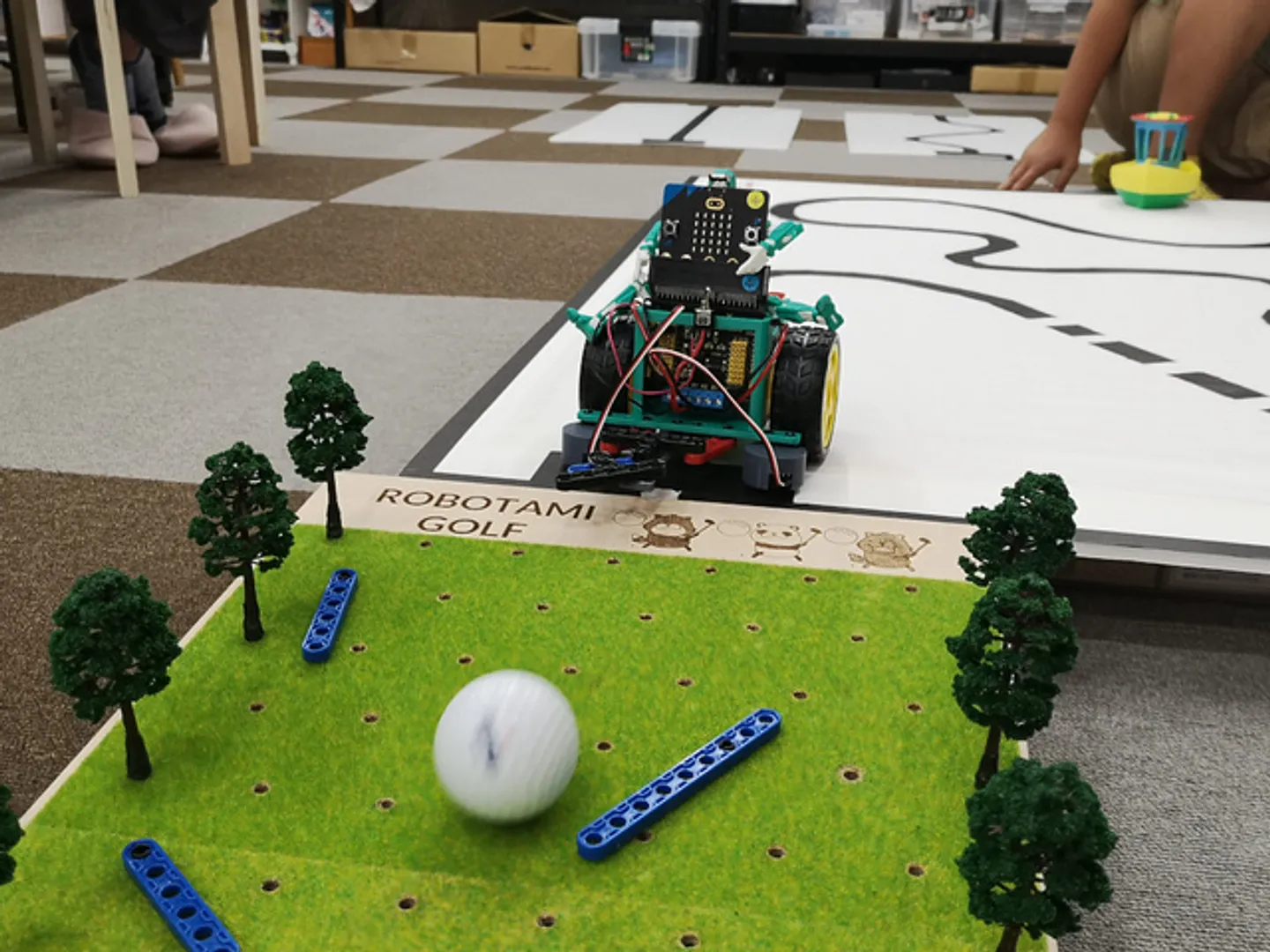 ロボットをセッティングして、最速でホールインワンをめざそう！