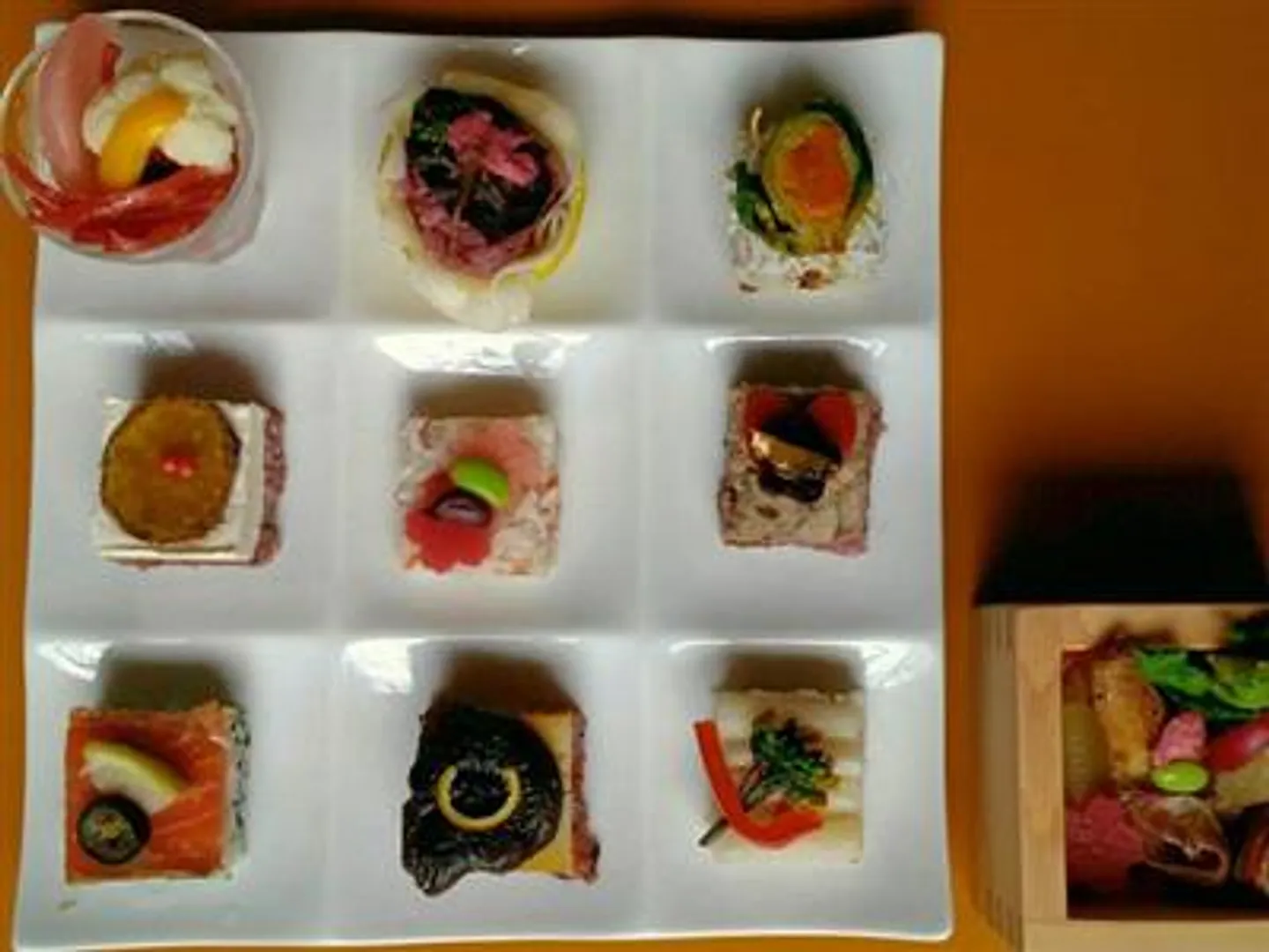 彩り野菜寿司1900円、彩り野菜寿司6かん、升寿司、アミューズ3、飲み物付き