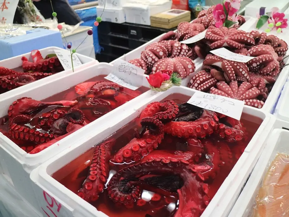 年末年始に欠かせない食材が多数並ぶ