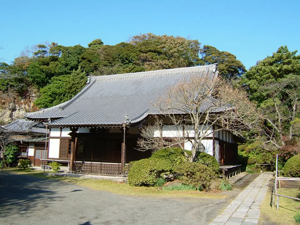 どっしりとした客殿が立つ浄光明寺