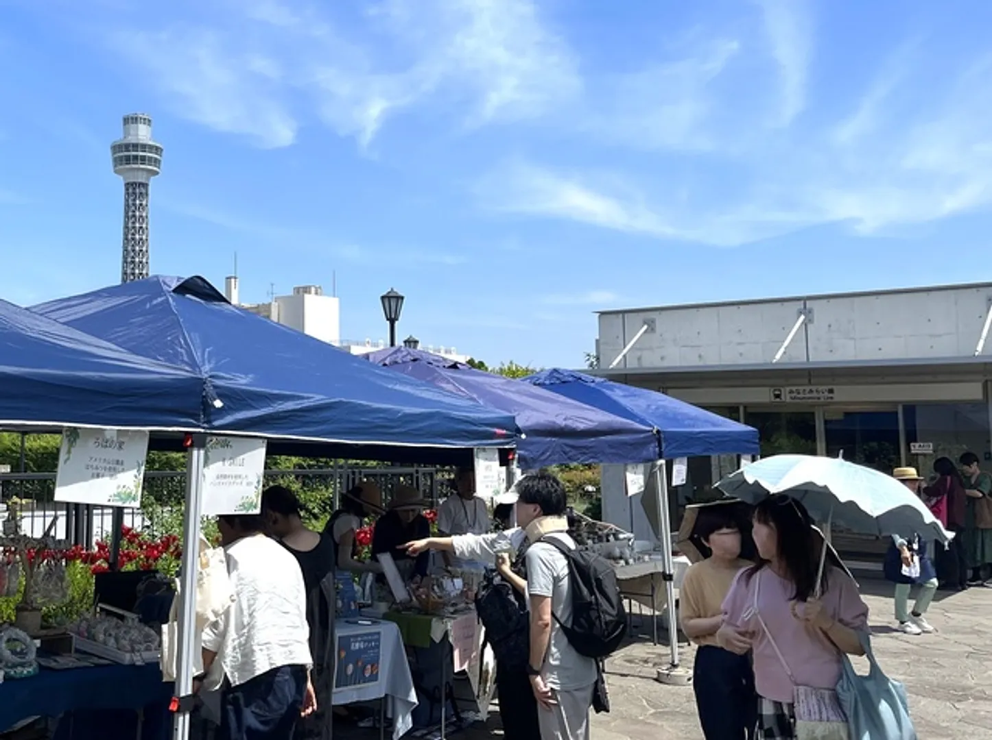 大人気のアメリカ山公園産はちみつやスイーツのほかキッチンカーも出店