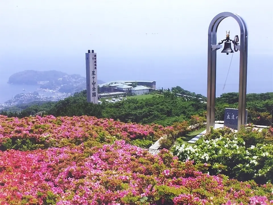 さつきの郷から真鶴半島を望む