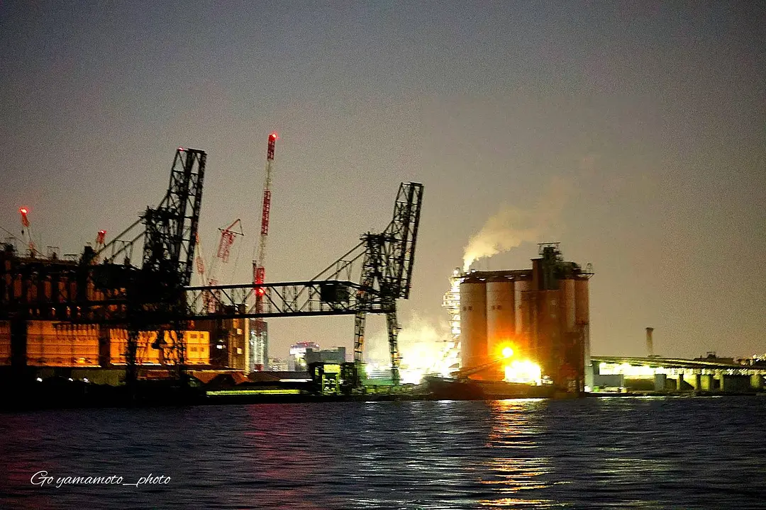 yokohama-factory-night-view-cranes-silos-smoke-01