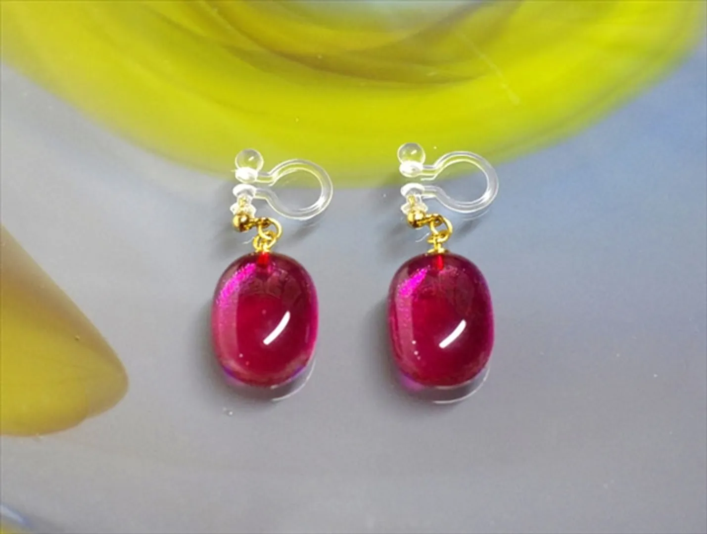 ダイクロガラスのアクセサリー ノンホールピアス