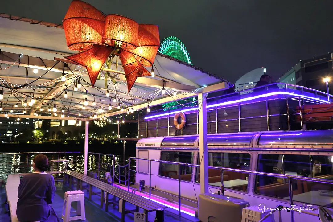 yokohama-cruise-boat-deck-ribbon-decoration-ferris-wheel2