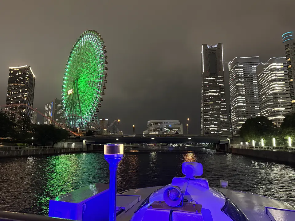 yokohama-cosmo-world-green-ferris-wheel-landmark-tower