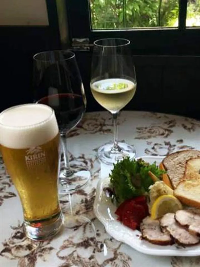 ブランチセット 自家製スモークチキン・自家製パン等 生ビール・ワイン又は珈琲、紅茶セット 1680円