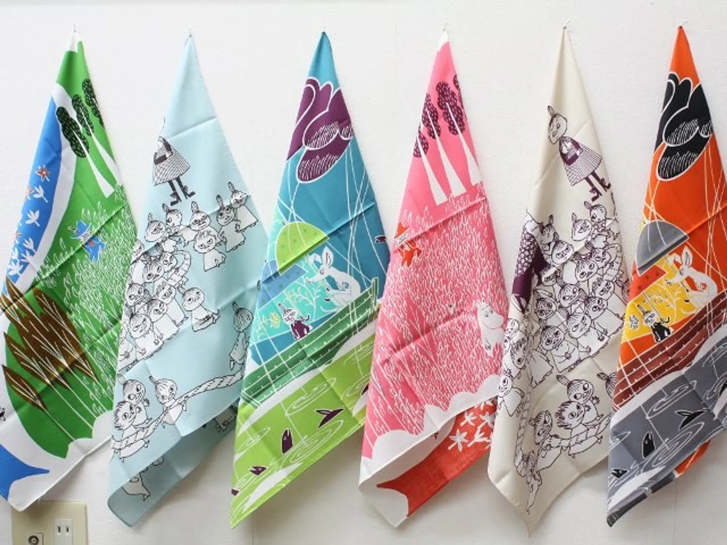 人気商品「MOOMIN TRIBUTE WORKSムーミンハンカチ」