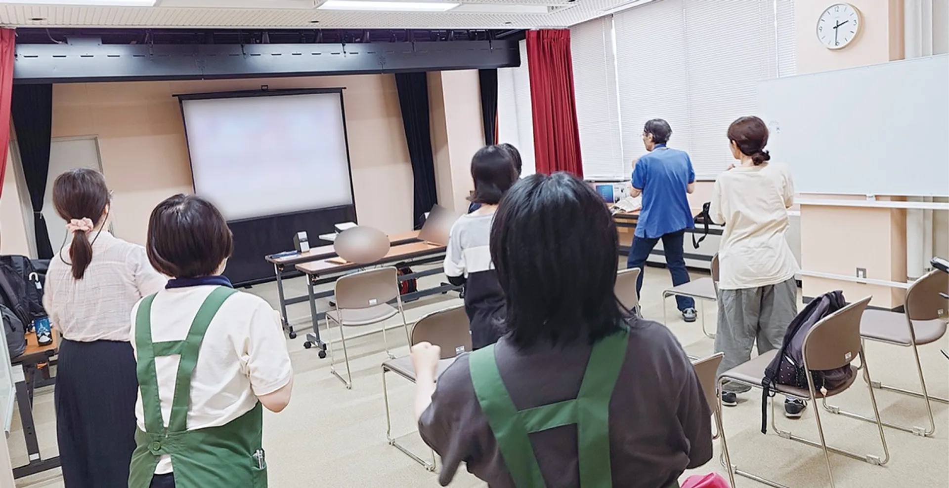 ｅスポーツをする地域の参加者＝同課提供
