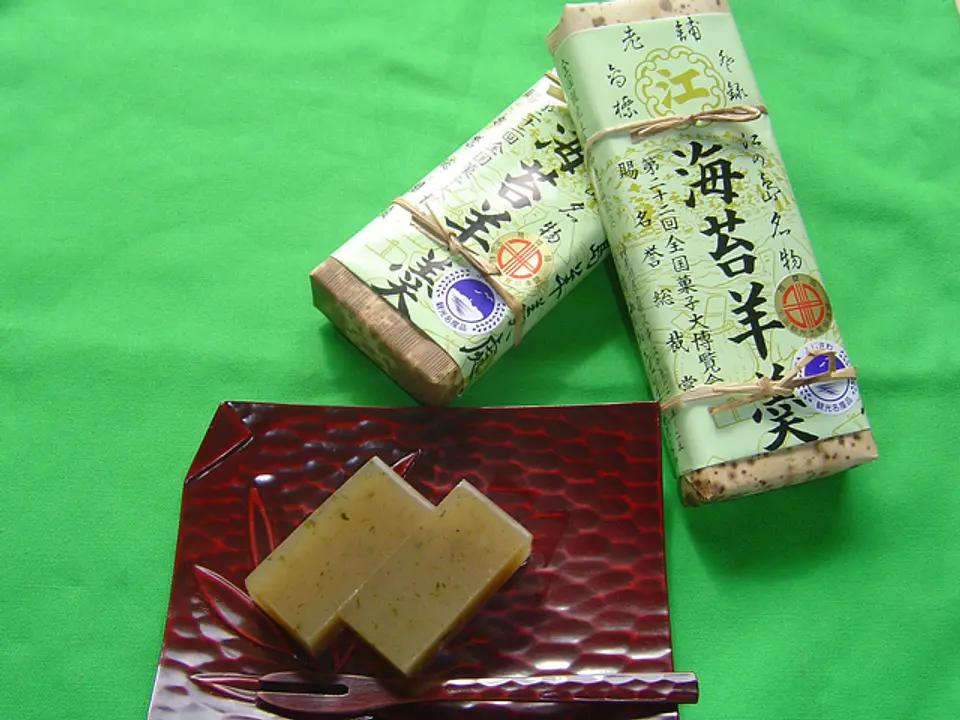 磯の香りと程よい甘さの海苔羊羹 900円