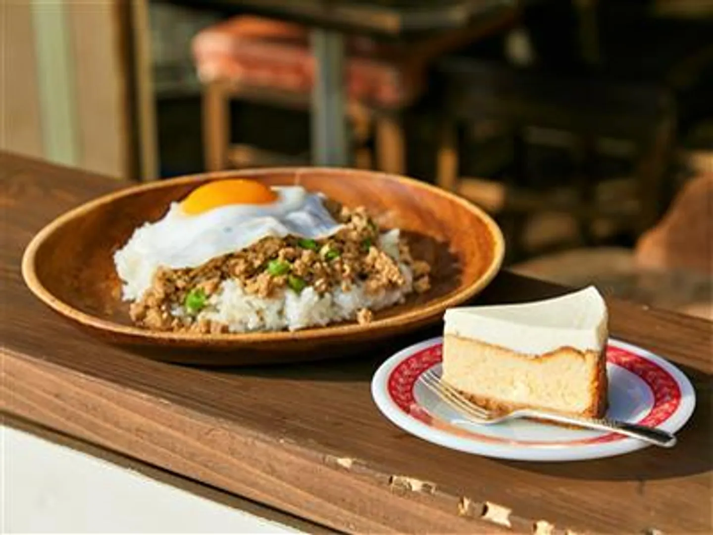 名物の「ジャズミンズライス」と「自家製チーズケーキ」