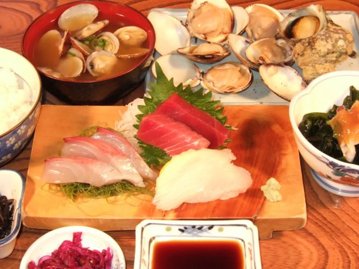新鮮な魚介類が並ぶ湘南おまかせコース