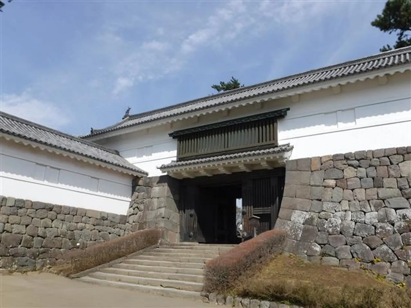 常盤木門
