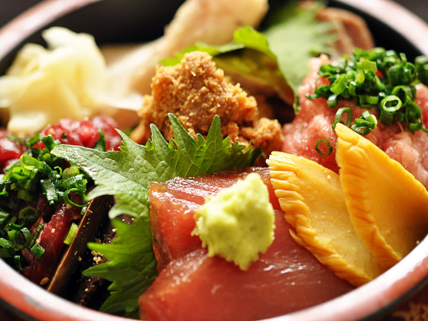 まぐろ三昧丼、まぐろの珍味各部位、味覚が一度に堪能できる人気No.1の丼ぶり