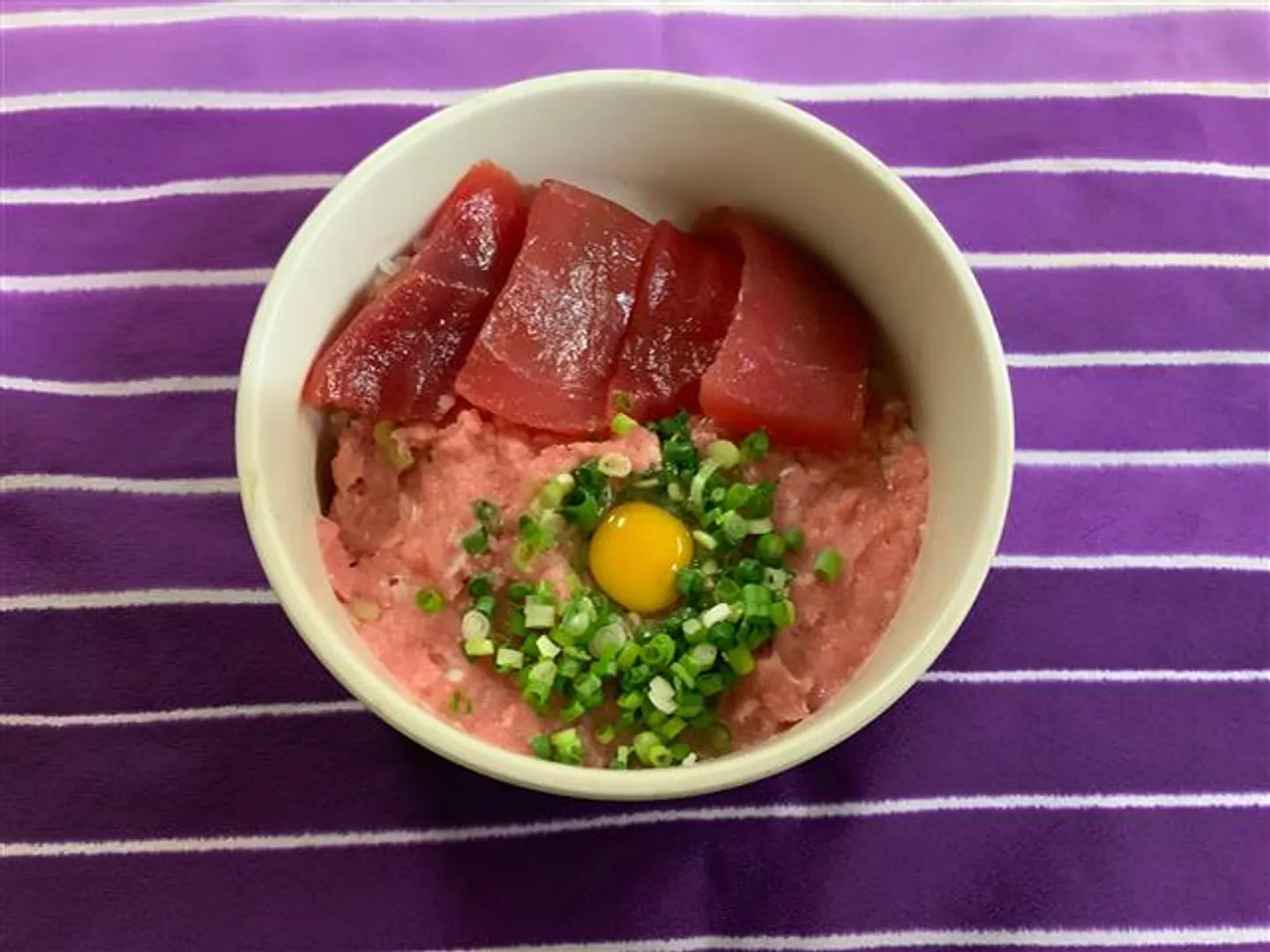 美味なネギトロとづけを楽しめるミックス丼