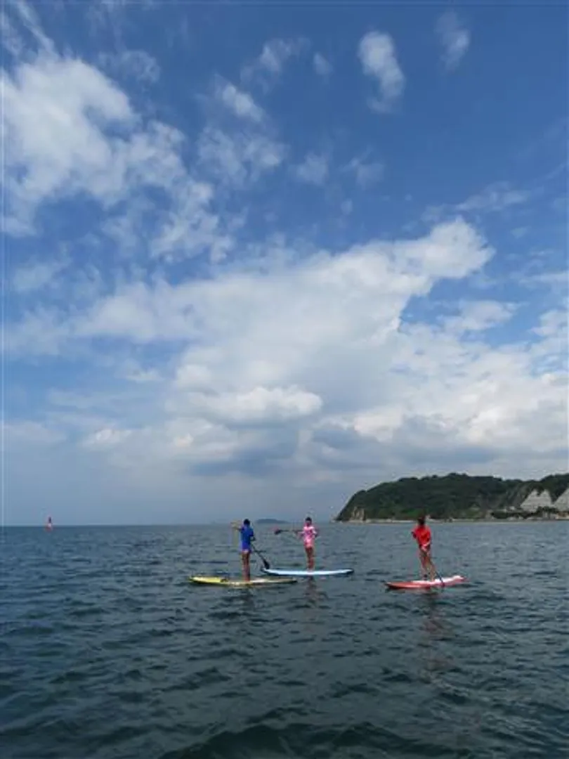 SUPレッスンではのんびりと海上散歩も楽しめる