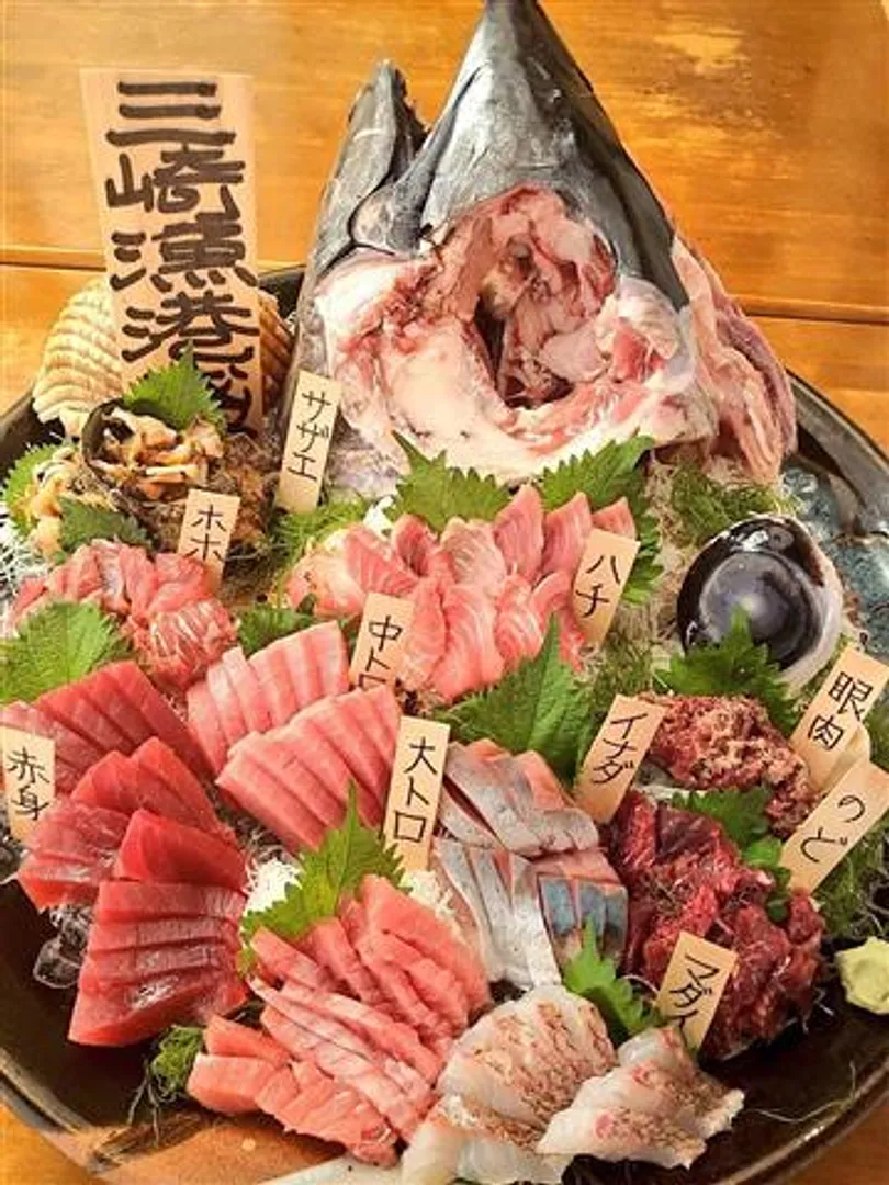 鮪の町ならではの豪快刺身盛り 1万6500円(要予約)