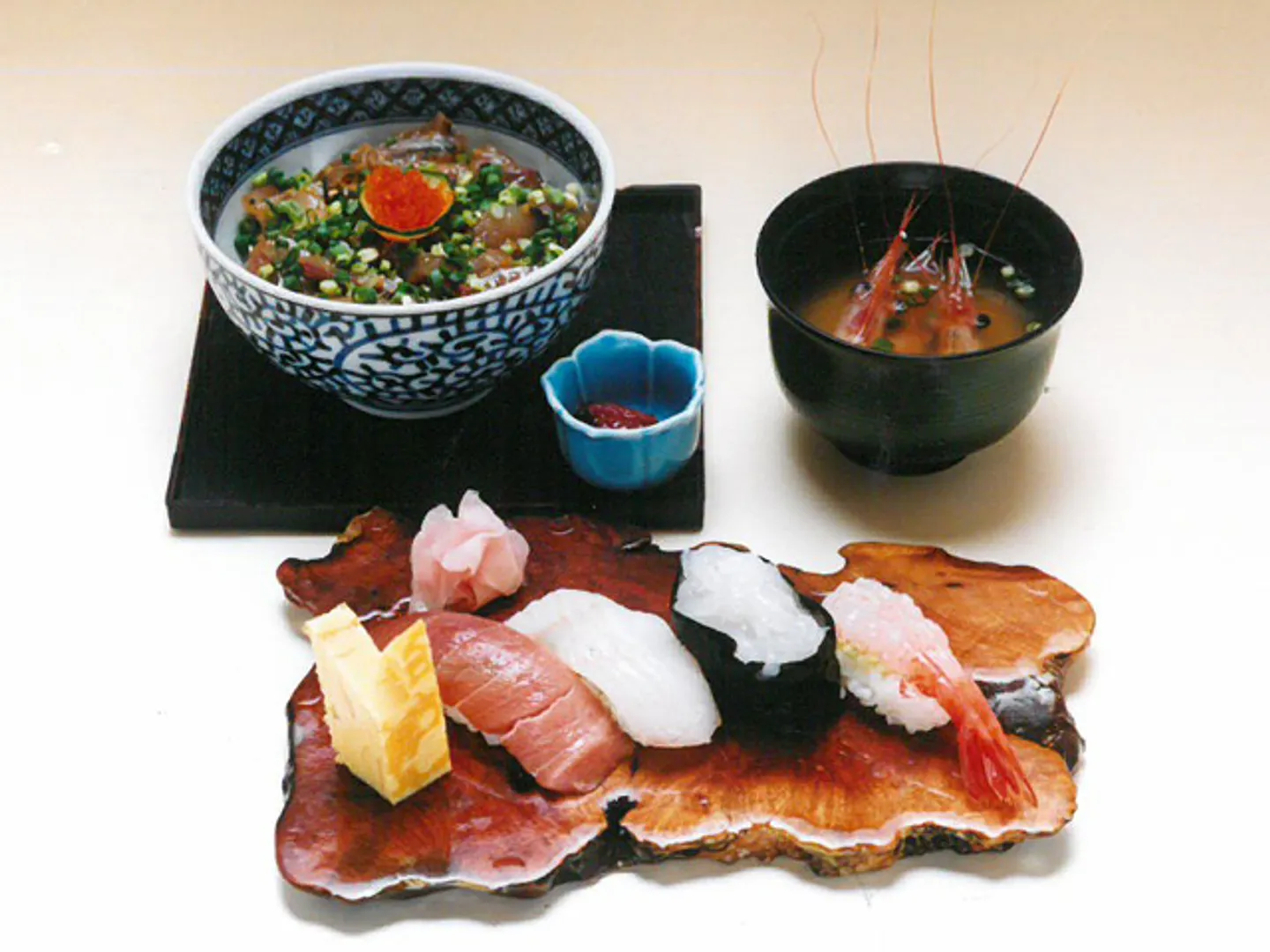 ミニのアジ丼とおすすめのネタ4貫セット相模(季節により内容変更あり)