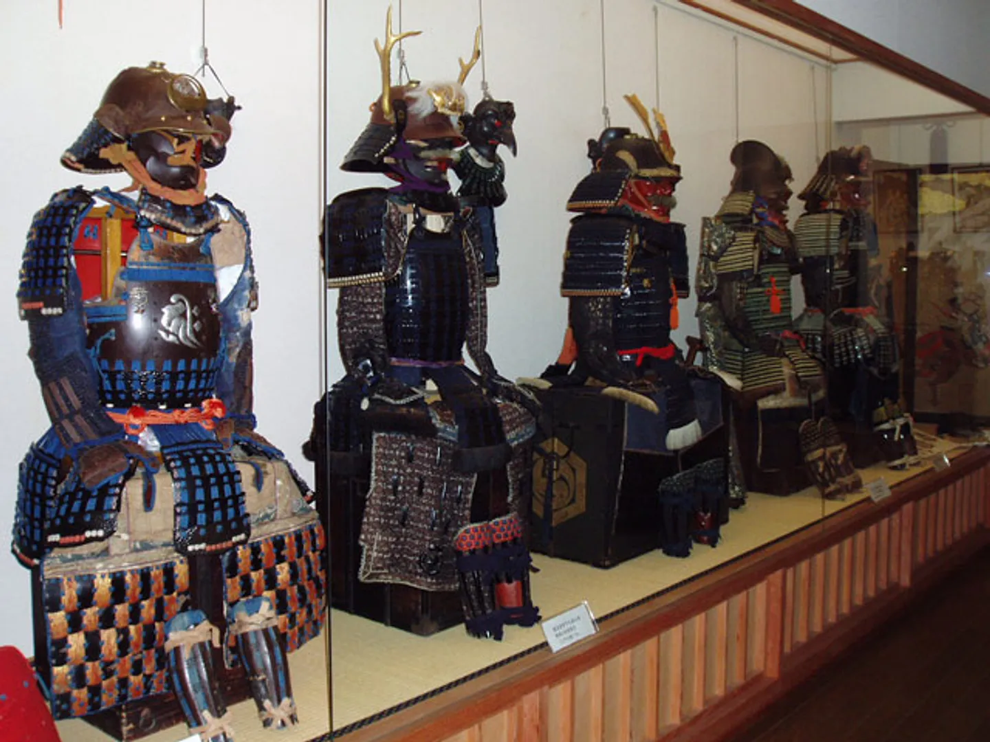 室町〜江戸時代の甲冑を年代別に展示