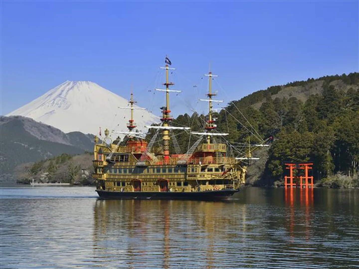箱根海賊船「クイーン芦ノ湖」