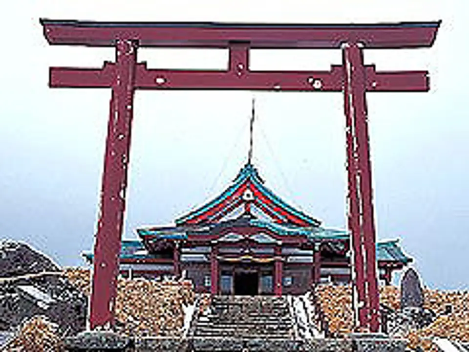 御社殿は昭和39年(1964)に再建。毎年10月24日例大祭が行われる。