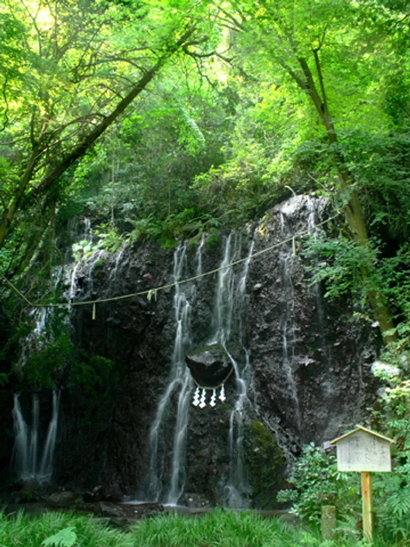 清涼感漂う玉簾の滝