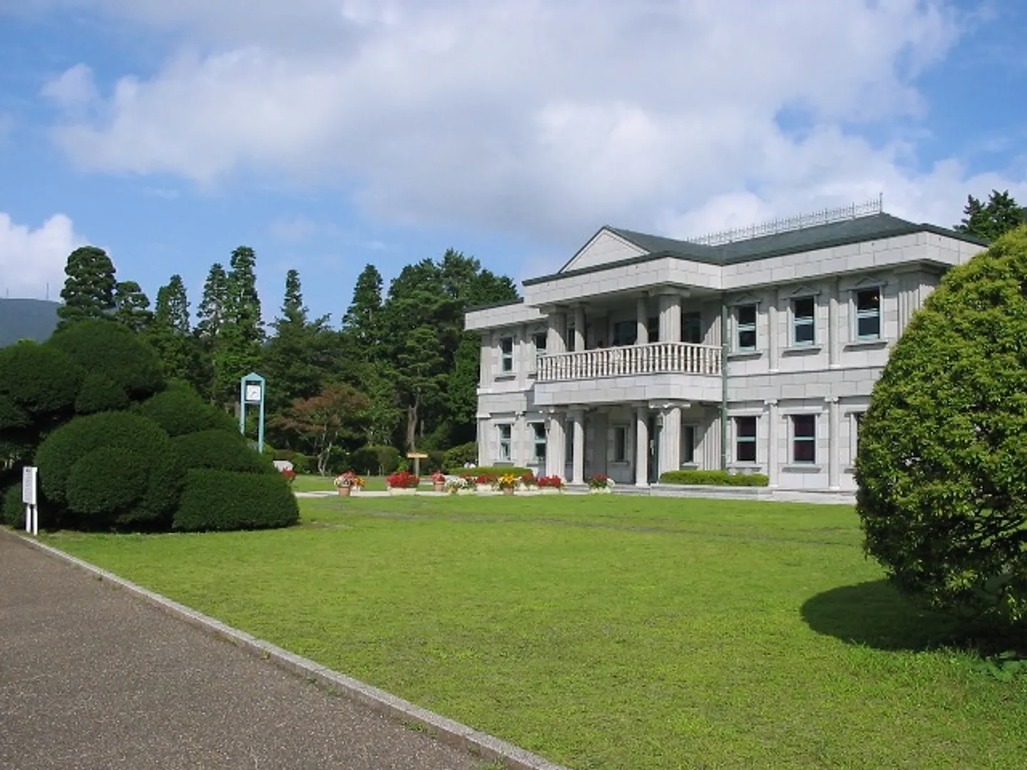 館内には箱根離宮の資料を展示している