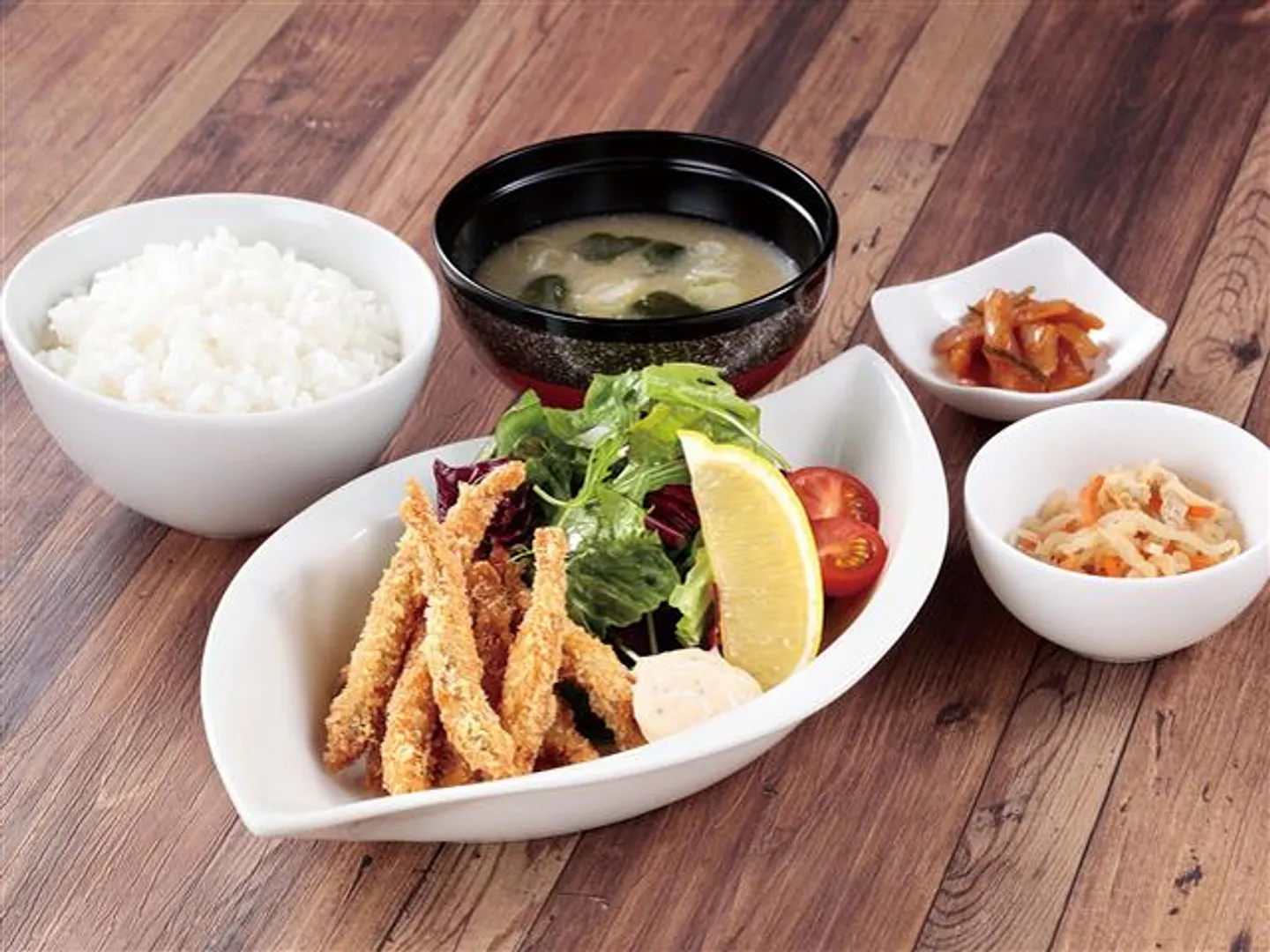 芦ノ湖産の公魚を使用した「公魚フライ定食」