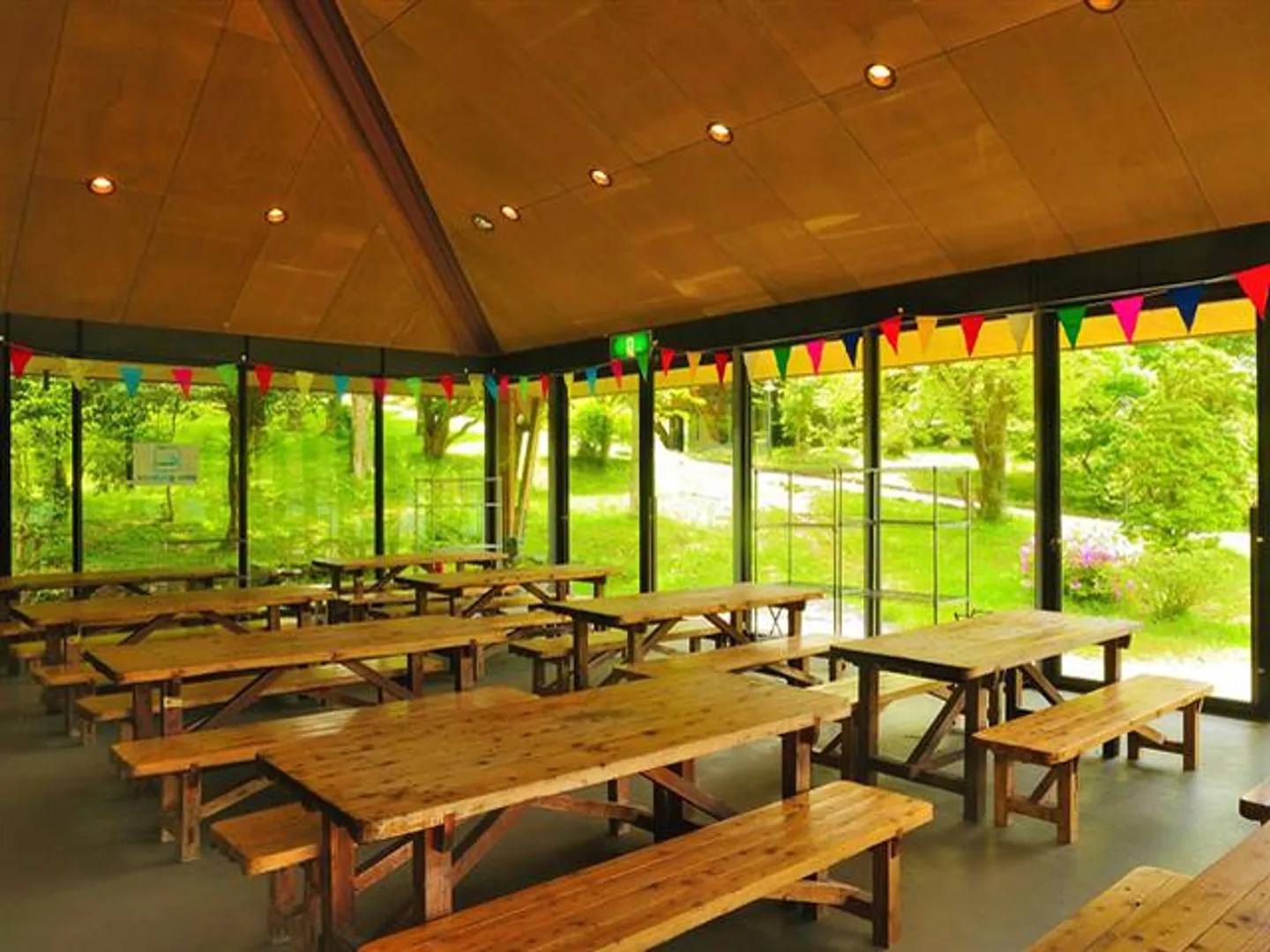 屋内BBQ場(レストハウス)