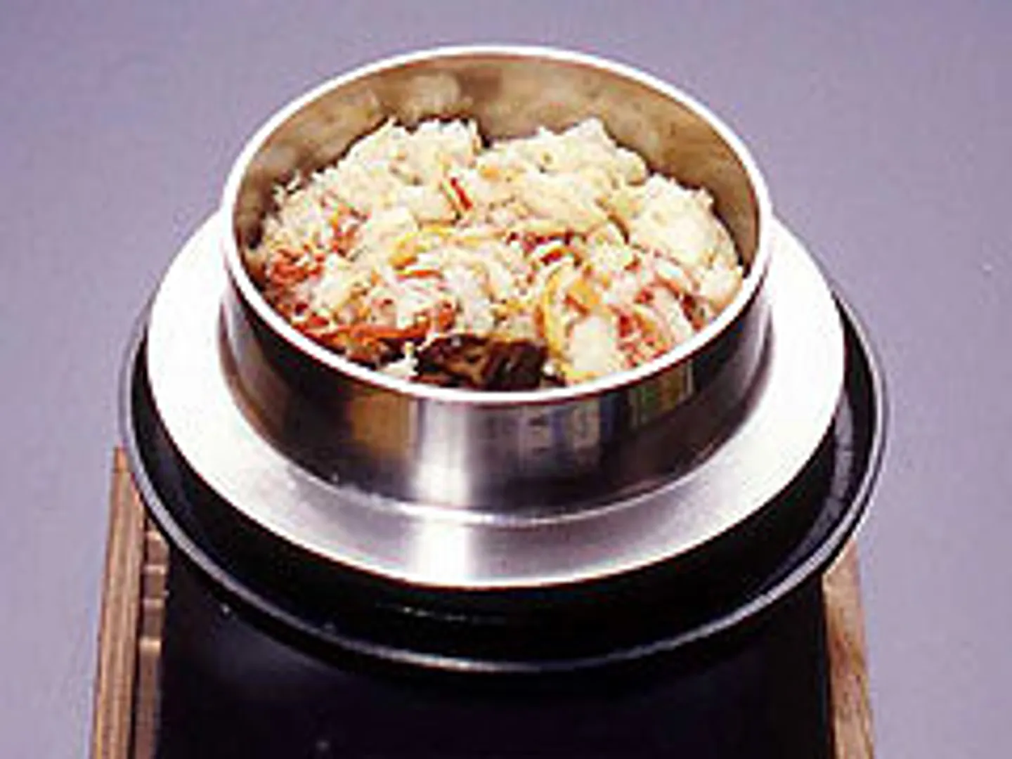 炊き立てのホクホク釜飯をぜひ