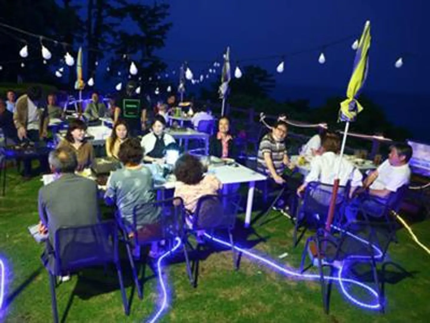 夜のバーベキュー、ビアガーデン