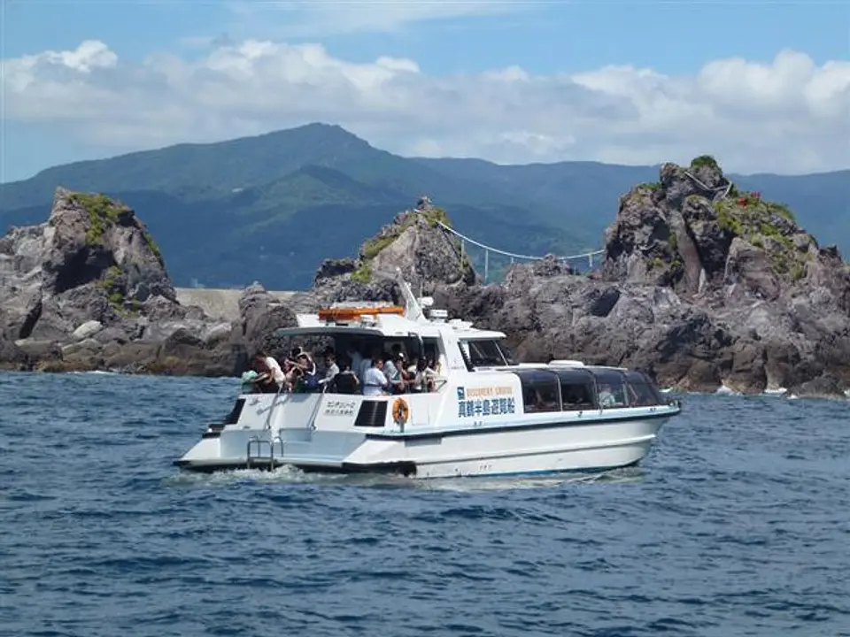 真鶴半島 三ッ石沖