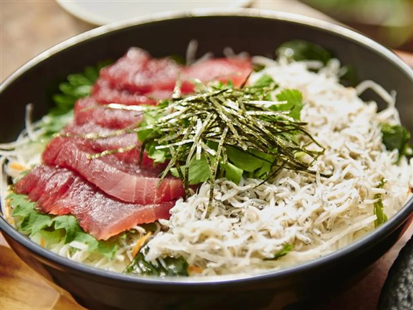 釜揚げしらす＆マグロ丼 1600円