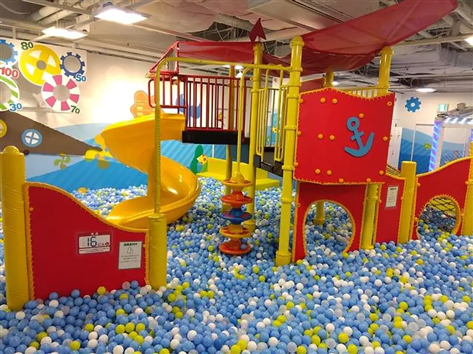 からだを使って元気に遊ぼう「ボールプール」