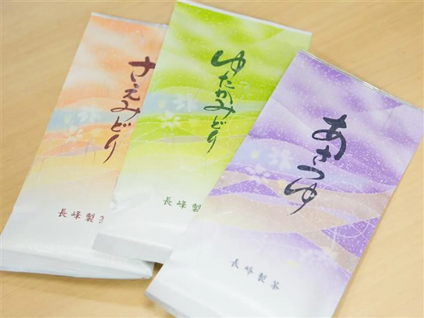 「あさつゆ」「ゆたかみどり」「さえみどり」各972円