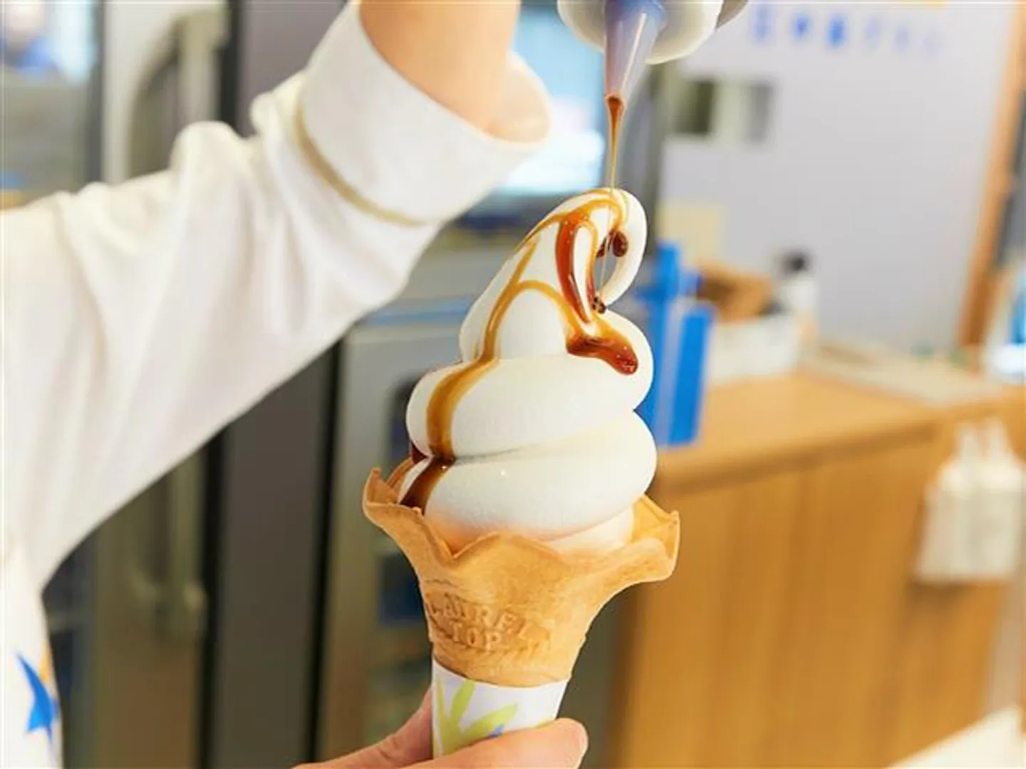 「江の島プリン」味のソフトクリーム「江の島プリンソフト」