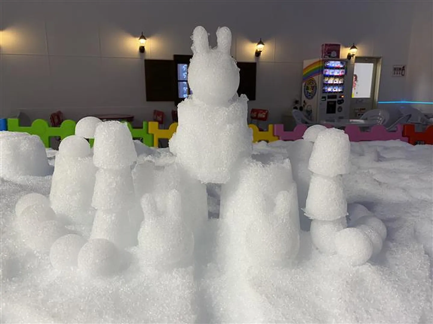 室内温度は18度前後。雪遊びしても寒くない。