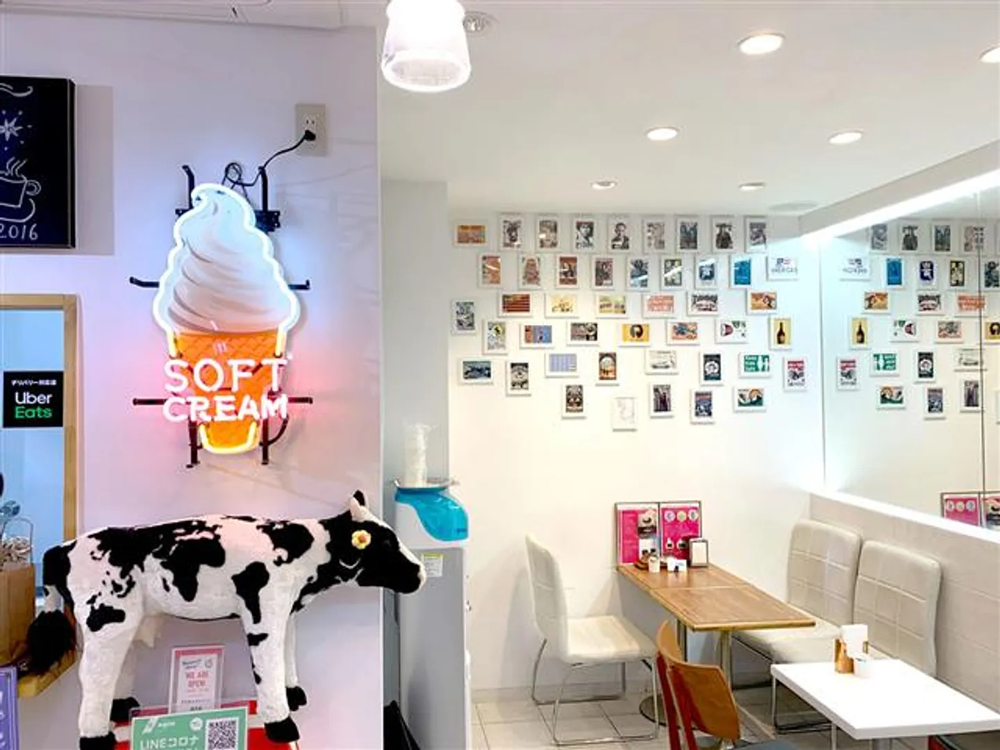店舗までは小町通り入口の鳥居から歩いてすぐ