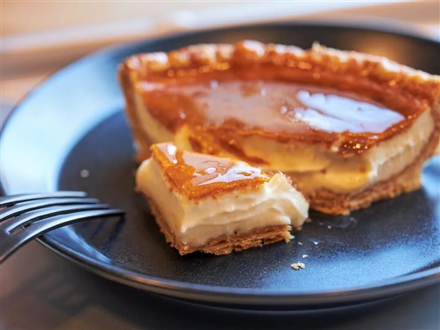 とろ〜りとした至極のくちどけの「カマンベールチーズケーキ」