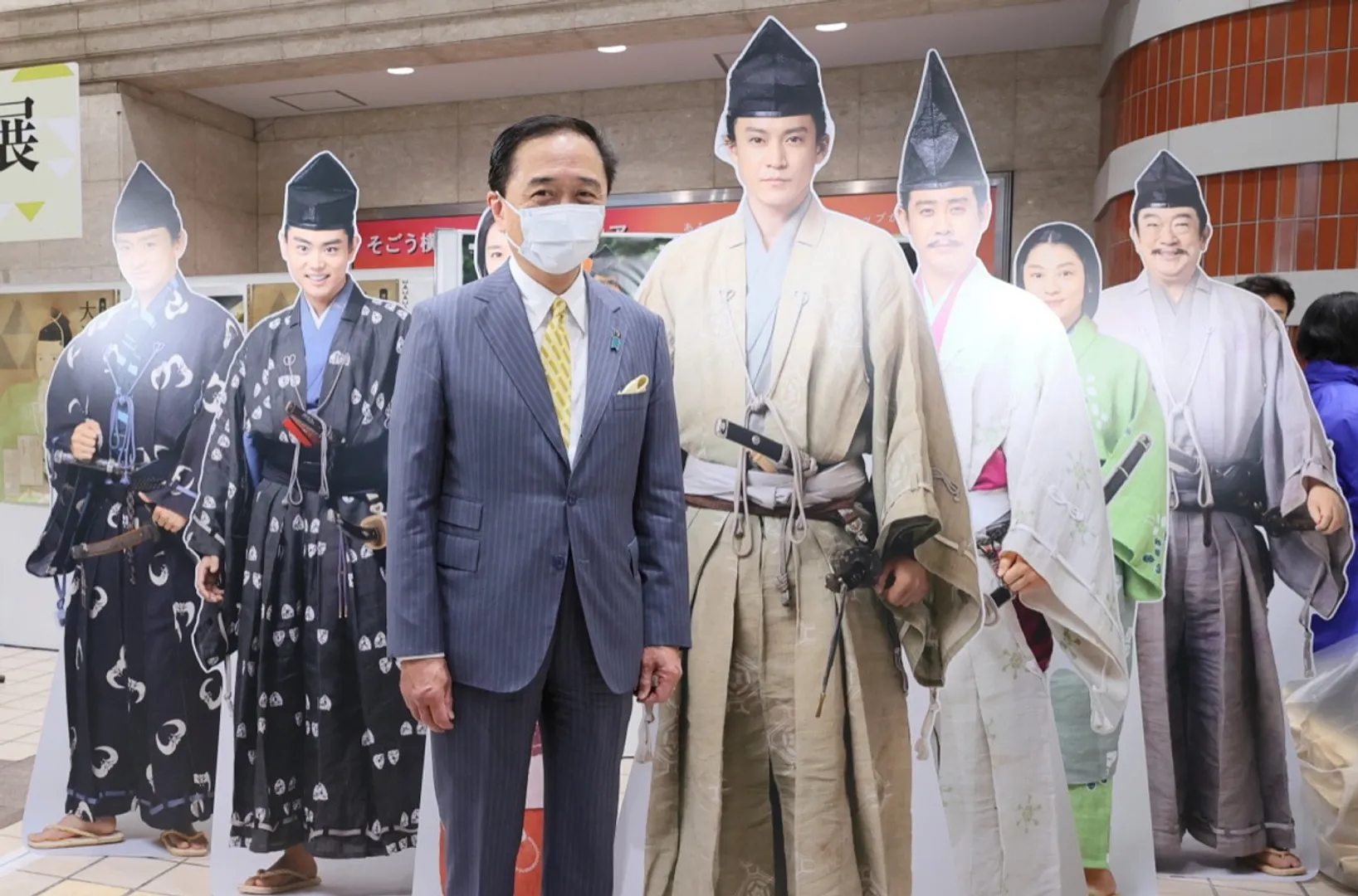 観光プロモーションフェアに訪れた黒岩県知事(神奈川県提供)