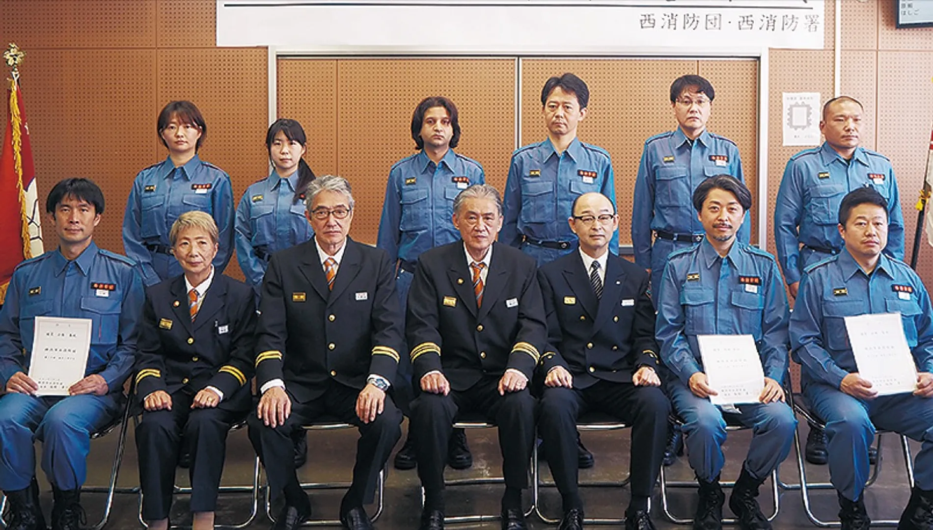 辞令を受けた新入団員ら＝西消防署提供