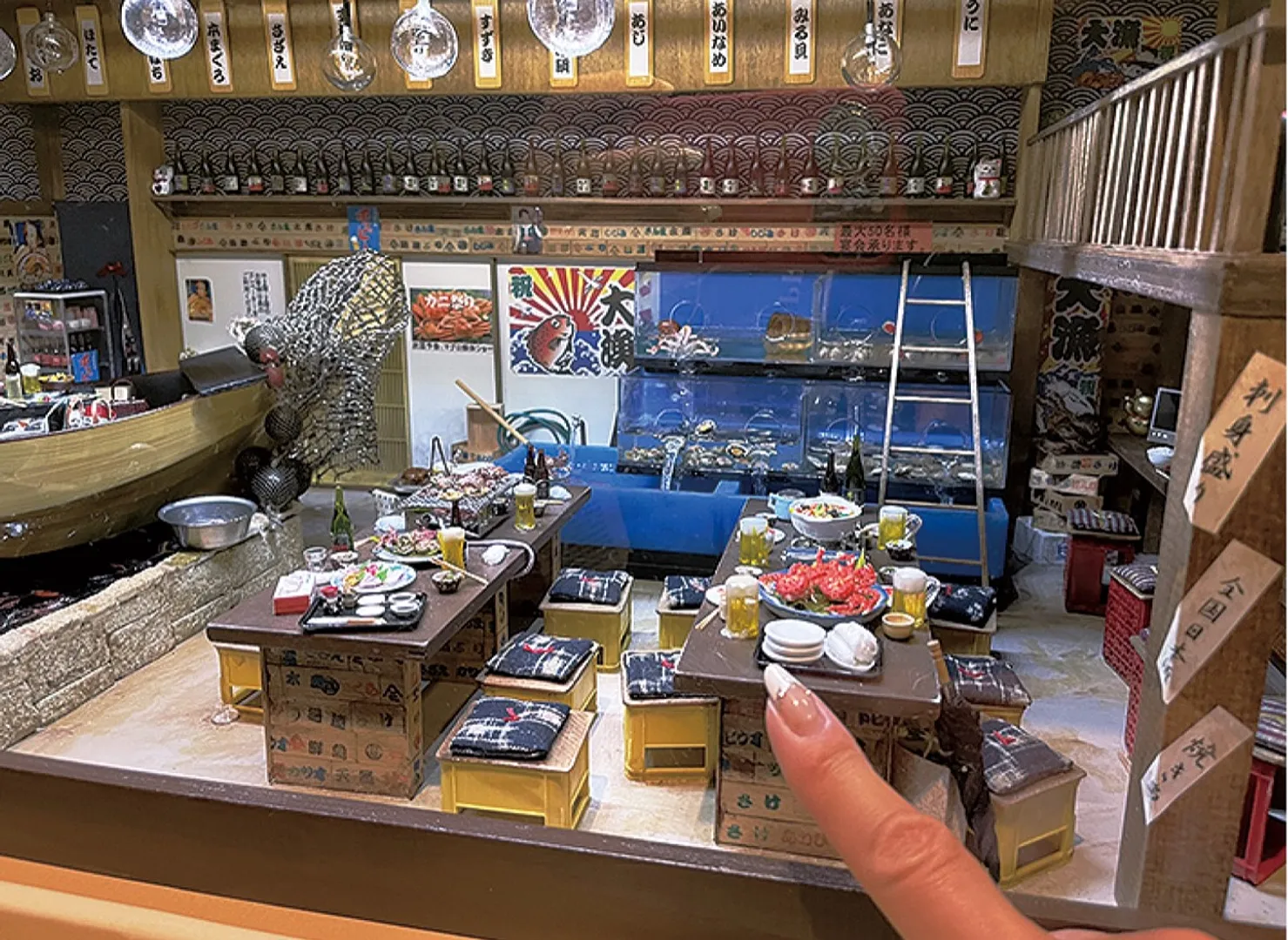 『大衆居酒屋大漁丸』（河合行雄／日本ドールハウス協会）。爪先ほどのミニサイズ