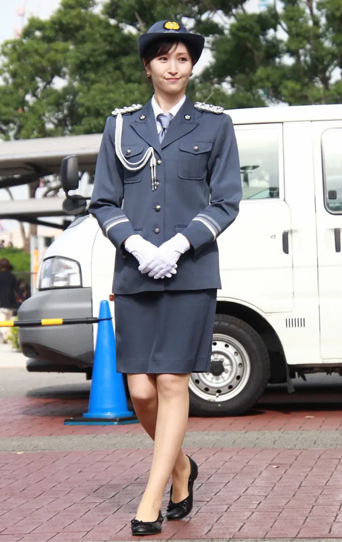 一日警察署長は３度目だという横山さんは多くの人の注目を集めていた